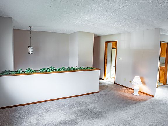 3rd image of 1422 E Clairmont Pl