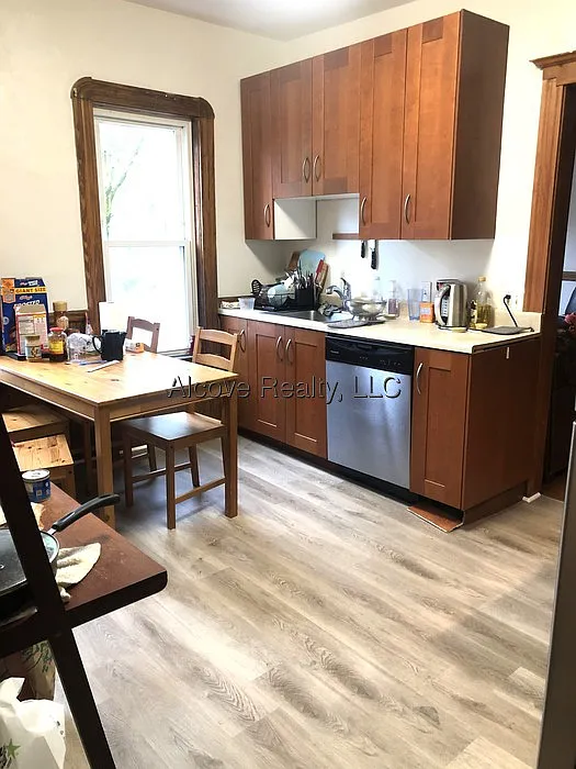 4 bed, 2.0 bath, $4,400 — Photo 2