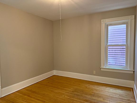 3rd image of 1906 E Webster Pl