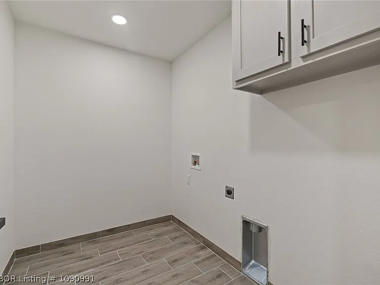 10415 A & B Preston Ct — Photo 40