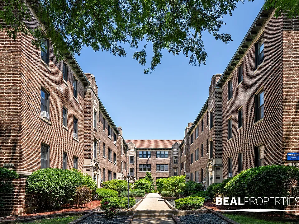 1313-21 Oak Ave