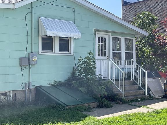 2nd image of 827 Crosat St