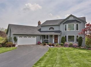 10 Lawton Dr, Pittsford, NY 14534