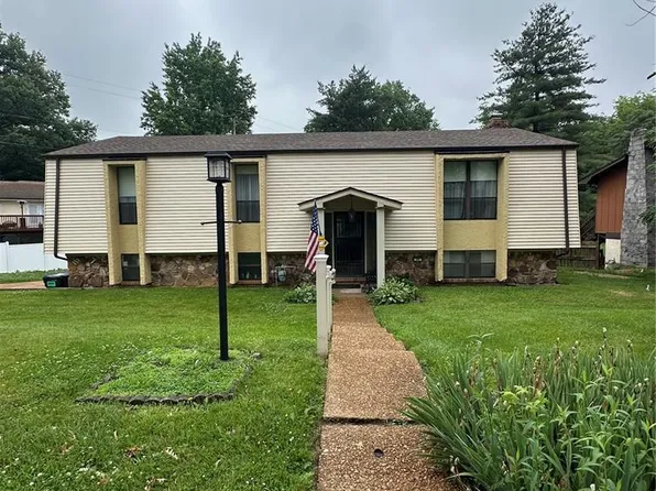305 Berkshire Dr, Belleville, IL 62223