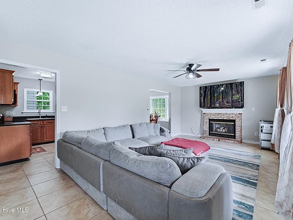 5th image of 304 Pebble Lane