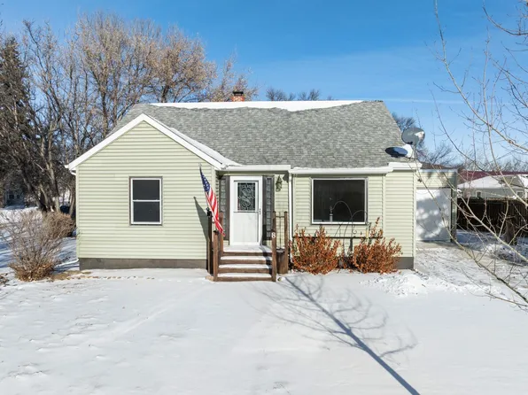 8 3rd Ave W, Velva, ND 58790