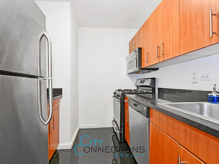 20 West St #4B — Photo 8