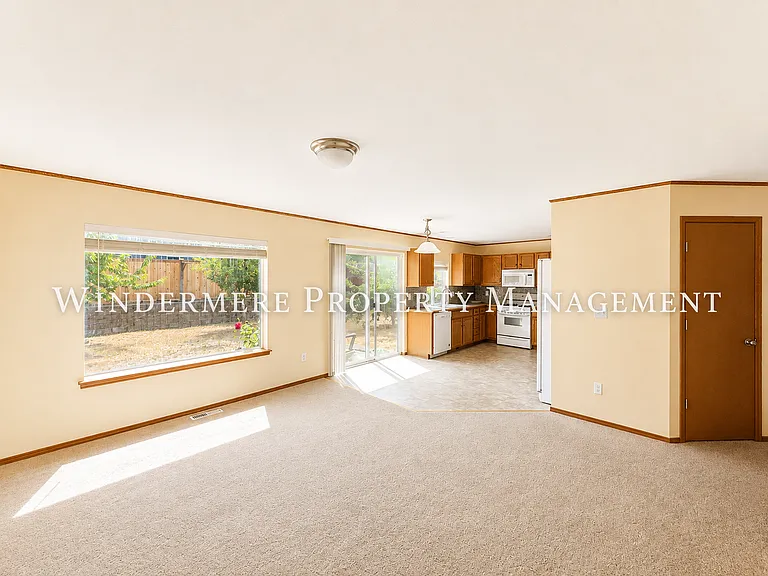 3005 NE Yale Way — Photo 9
