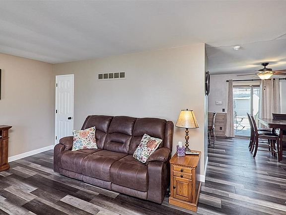 3rd image of 2240 Love Ln