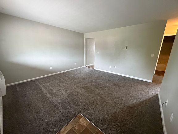 4th image of 920 N Detroit St
