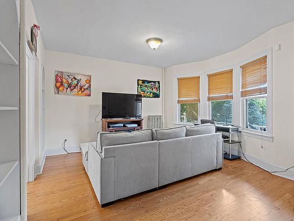 3rd image of 3 Jefferson Ave #1