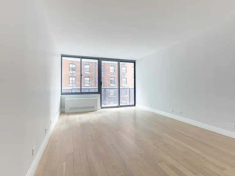 235 W 48th St #9-H — Photo 14