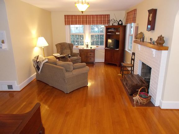 5th image of 2701 Derwent Dr SW