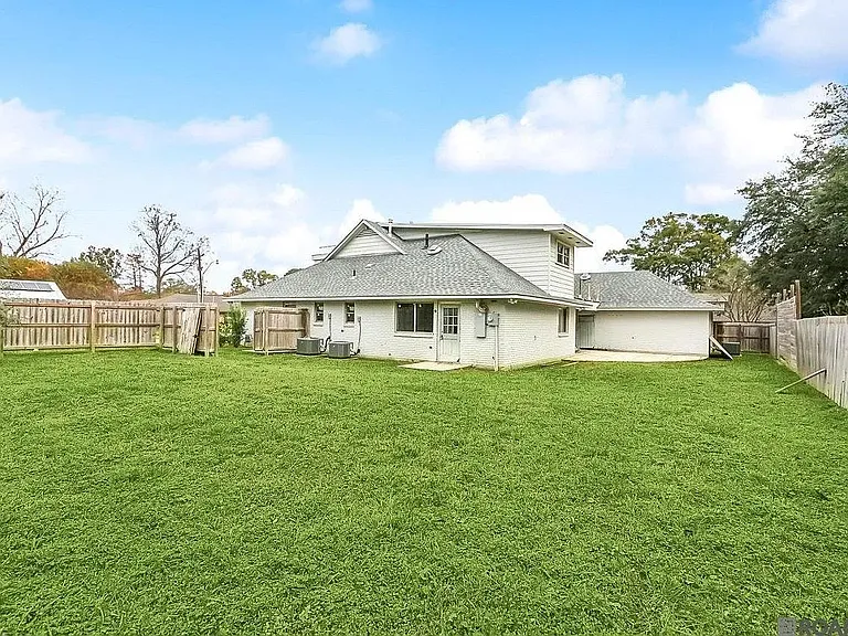 420 Brookhaven Dr — Photo 2