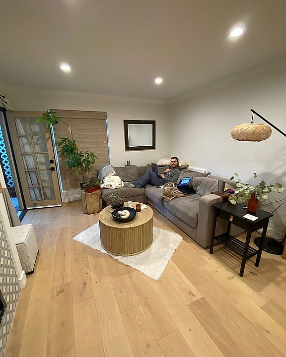 1st image of 943 12th St APT 6