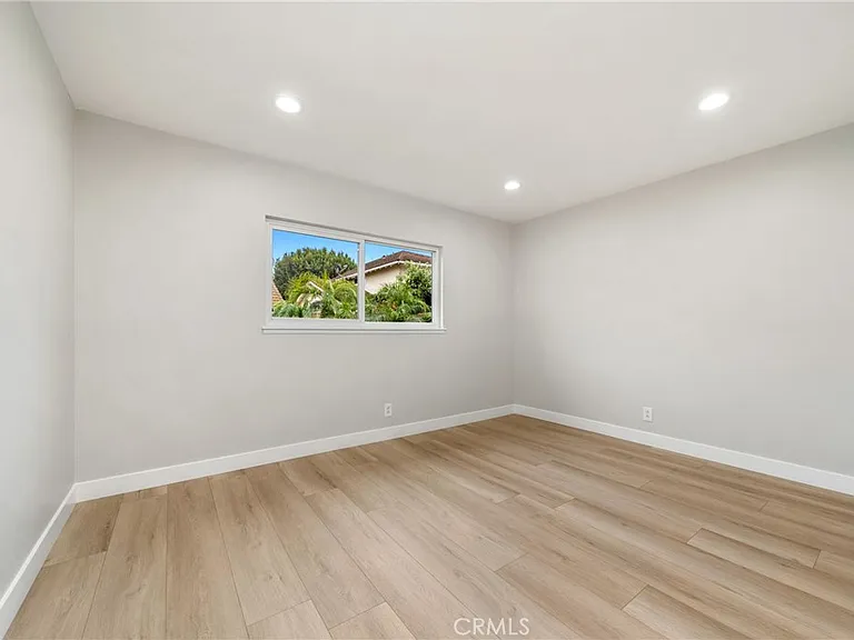 9374 Fleetwood St — Photo 17
