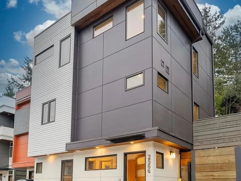 2566 3rd Ave W