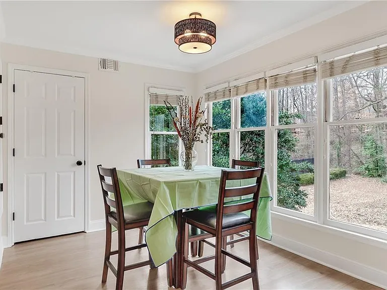 1105 Garden Ct — Photo 8