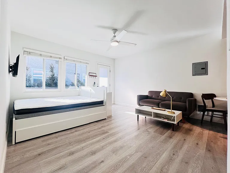 5525 Harold Way #15 — Photo 4
