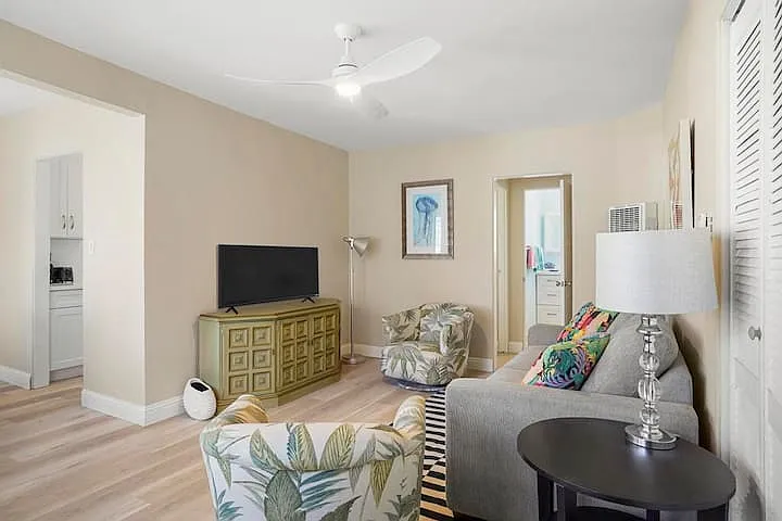 Whiting Court - 725 — Photo 4