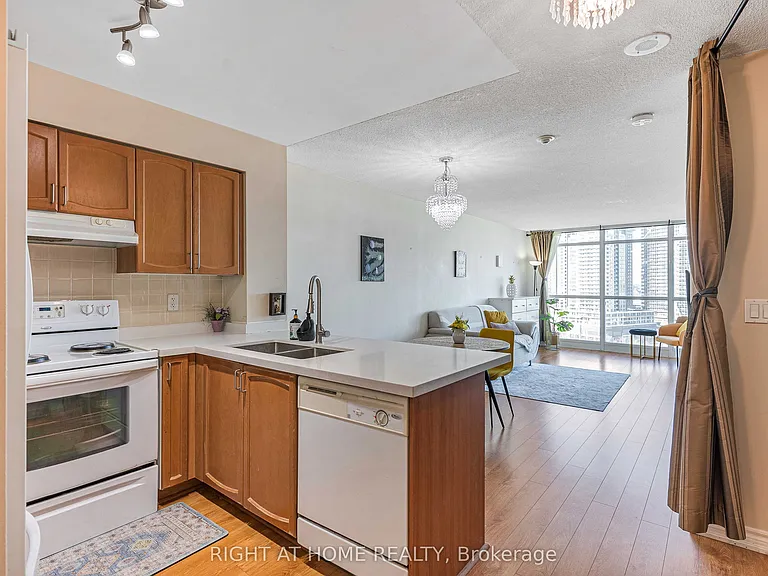 231 Fort York Blvd #1807 — Photo 10