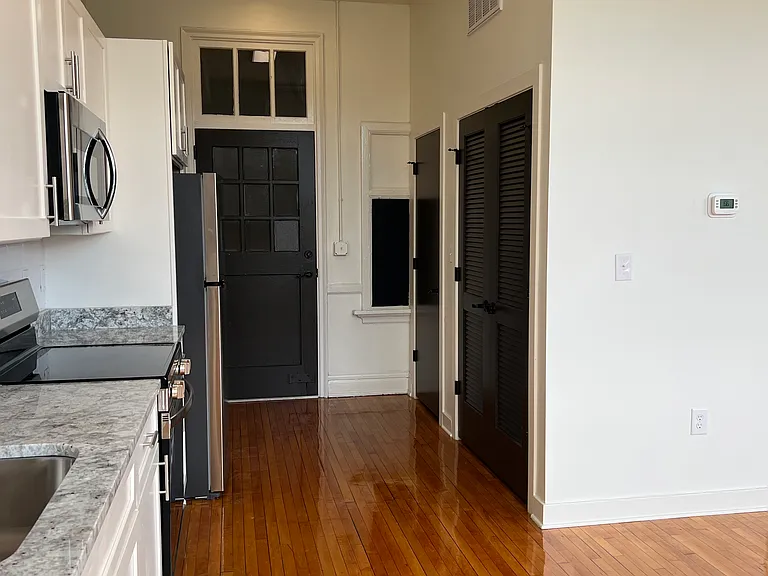 Pulaski Lofts — Photo 16