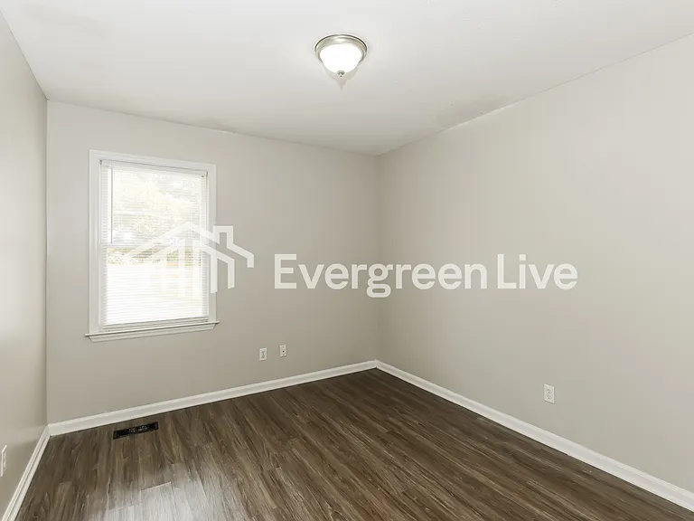 204 Belair Rd — Photo 11