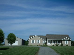 13846 Bear Point Rd, Sesser, IL 62884
