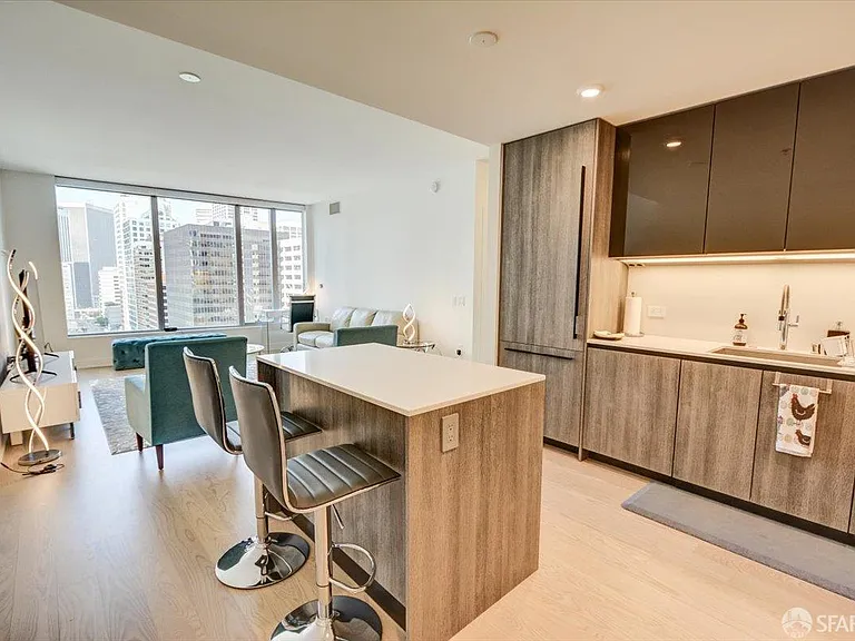 338 Main St #18H — Photo 3