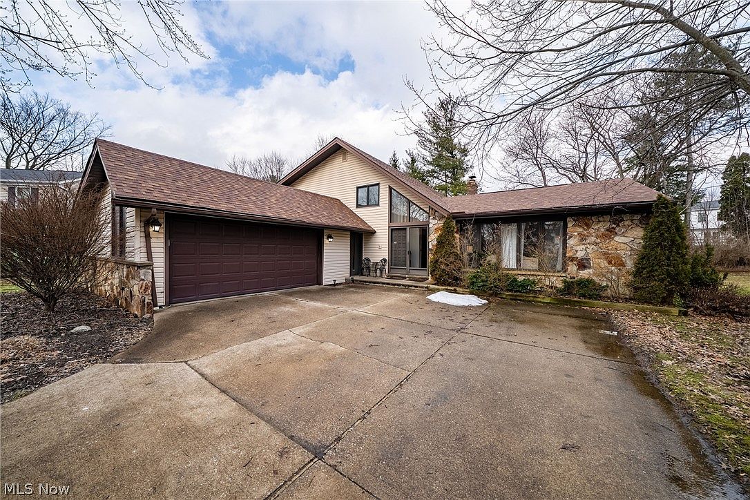 m*n様 house on the hill ✴︎Dark Brown120 1205 Tulip Ct, Brunswick, OH 44212 | Zillow