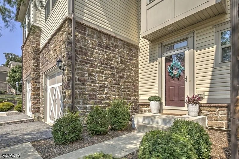4 Albert Ct photo 1