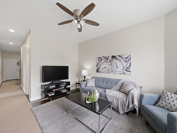 3rd image of 4046 W 21st St