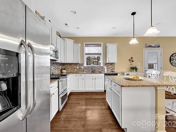 5th image of 152 Tom Sawyer Ln