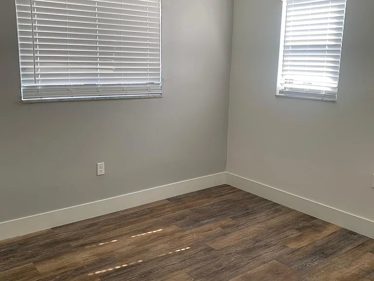 529 SW 4th St #102 — Photo 5