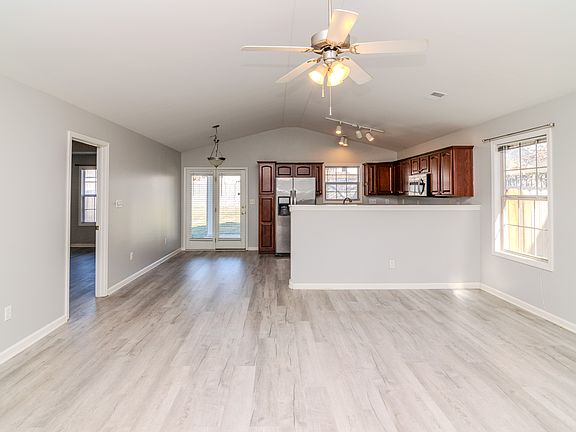 2nd image of 2913 Trailwood Ln