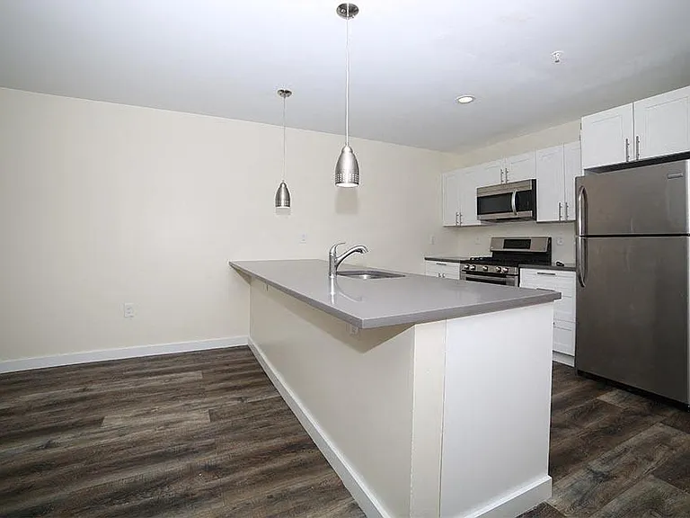 111 Glenwood Avenue — Photo 10