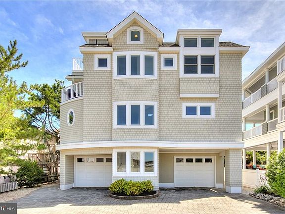 4th image of 213 N Ocean Ave