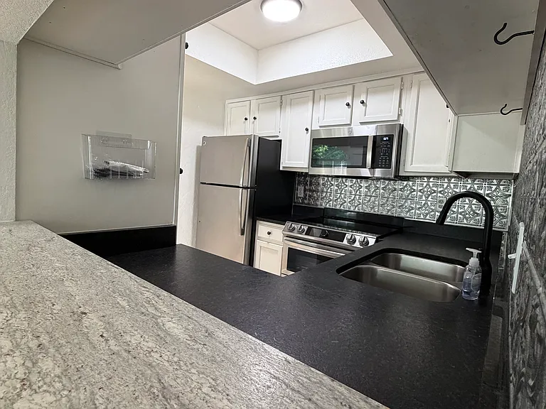 11525 N Meridian Ave #216 — Photo 7