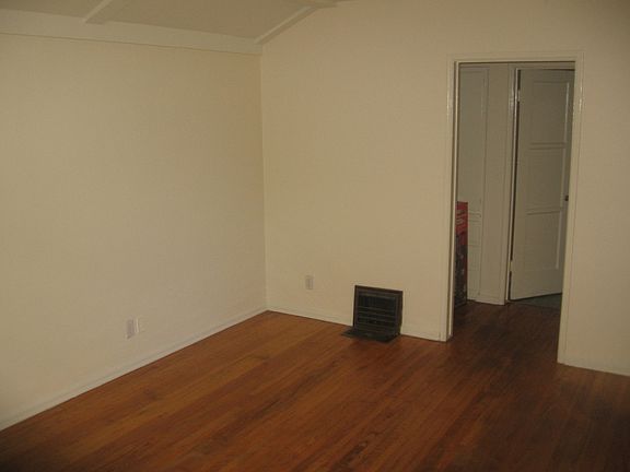 3rd image of 4526 4528 1/2 Laurel Cyn