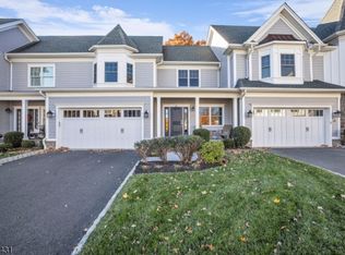22 Park View Dr, Warren, NJ 07059