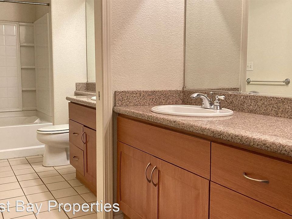 2nd image of 1121 40th St #2304