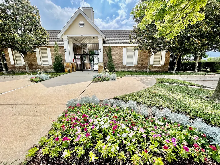 9825 Tyler Dr — Photo 34