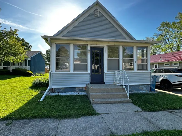 231 S Iowa Ave, Ladd, IL 61329