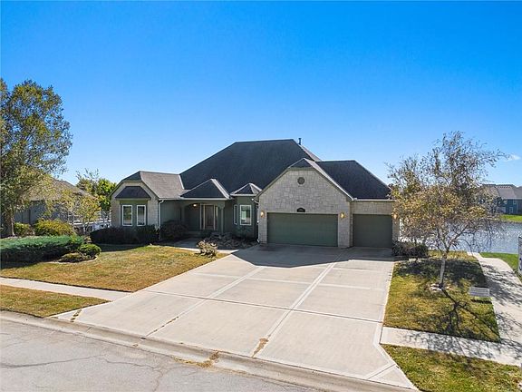 3rd image of 15013 Lake Side Dr