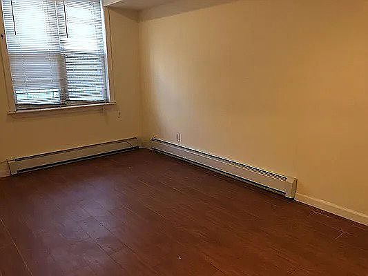 3rd image of 2443 26th St #1