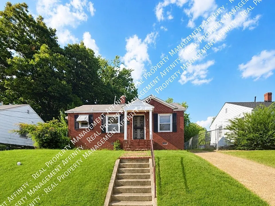 974 E Person Ave