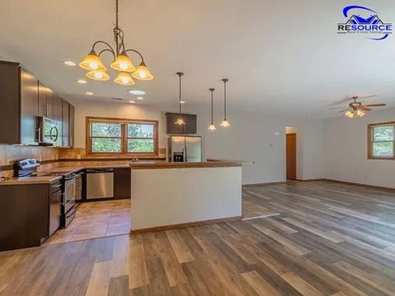 2nd image of 1633 Fishermans Ln