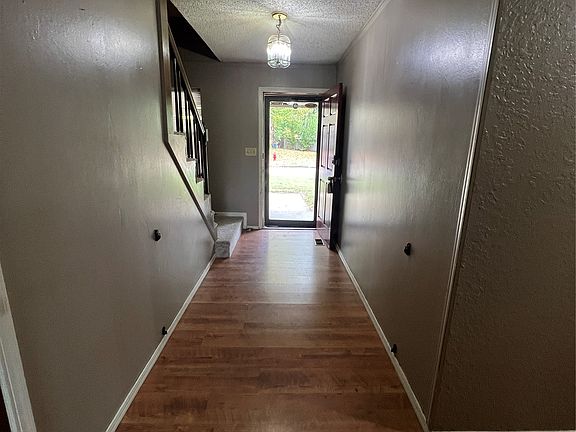 3rd image of 1000 S Redbud Ave