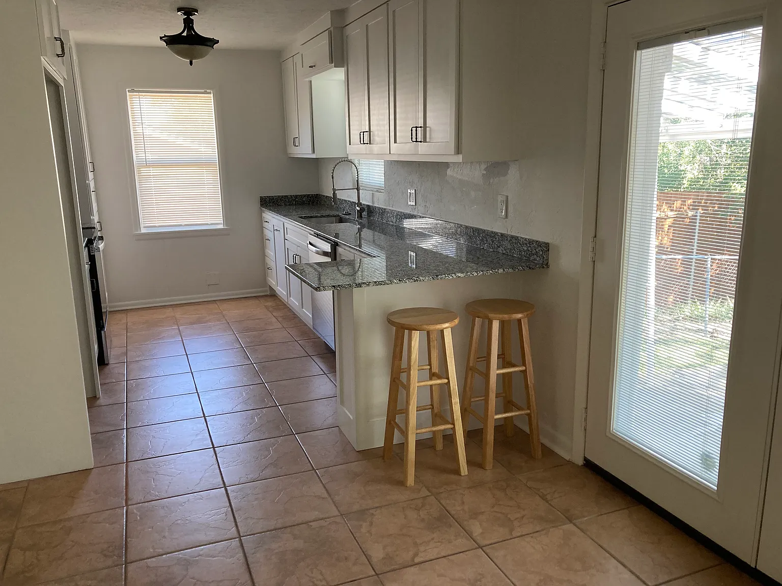 3 bed, 1.5 bath, 1150 sqft, $1,900 — Photo 3