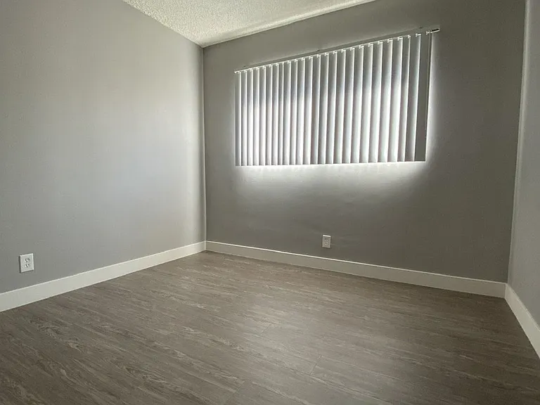 1152 W. 22nd St — Photo 12